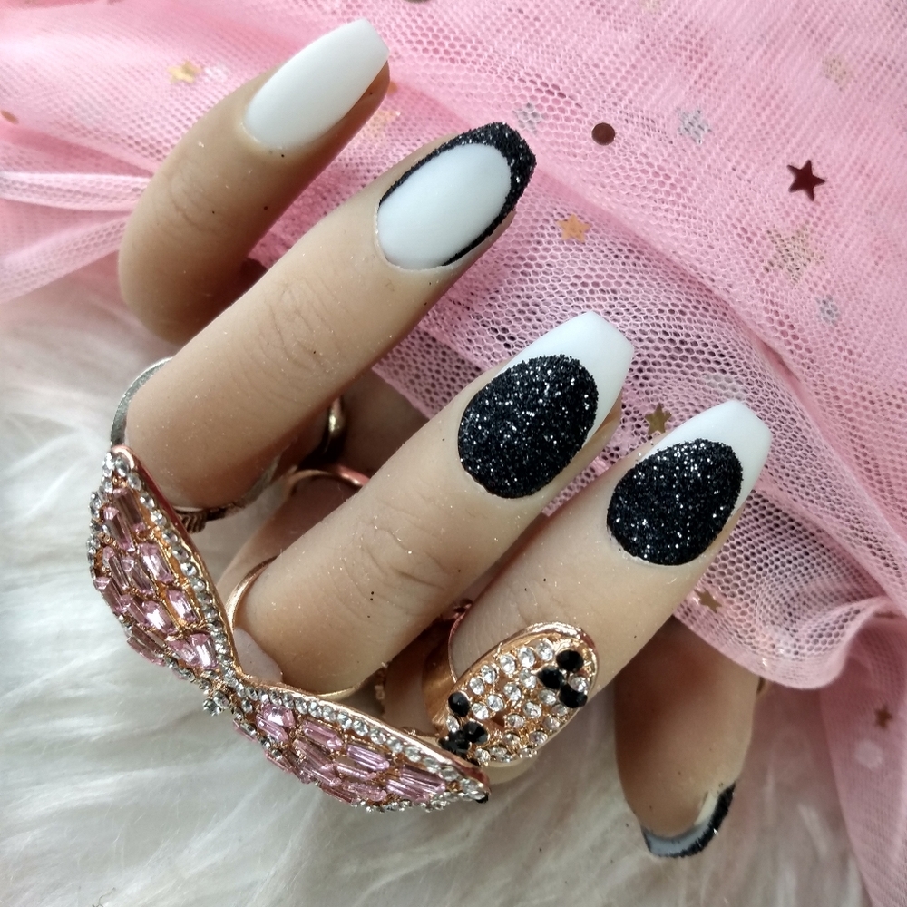 Press on nails (short coffin)